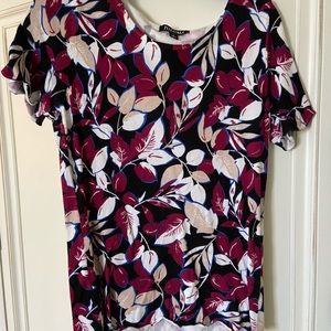 Scalloped short sleeved sweater top